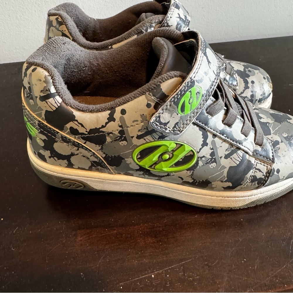 Heelys Gray and Green Leather Sneakers